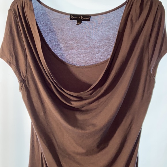 Flattering dress, hits just below knee - Picture 2 of 3